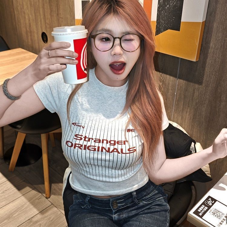 American Retro Style Short-Sleeve T-Shirt for Women, Summer Design, Unique and Chic Sports Top, Short-Length Top American Retro Style Short-Sleeve T-Shirt for Women, Summer Design, Unique and Chic Sports Top, Short-Length Top