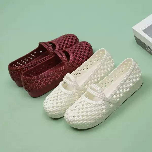 Women's Closed-Toe Sandals with Hollow Design, Breathable Slip-On Shoes, Comfortable Non-Slip Rain Shoes, Soft-Soled Home Shoes for Moms, Mary Jane Style Perforated Shoes