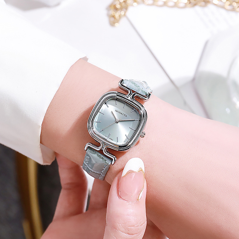 Nuovo cinturino sottile profumato al vento Quadrante piccolo Temperamento Esperto di streaming live che porta merci Orologio da donna di buona qualità_voghion.com