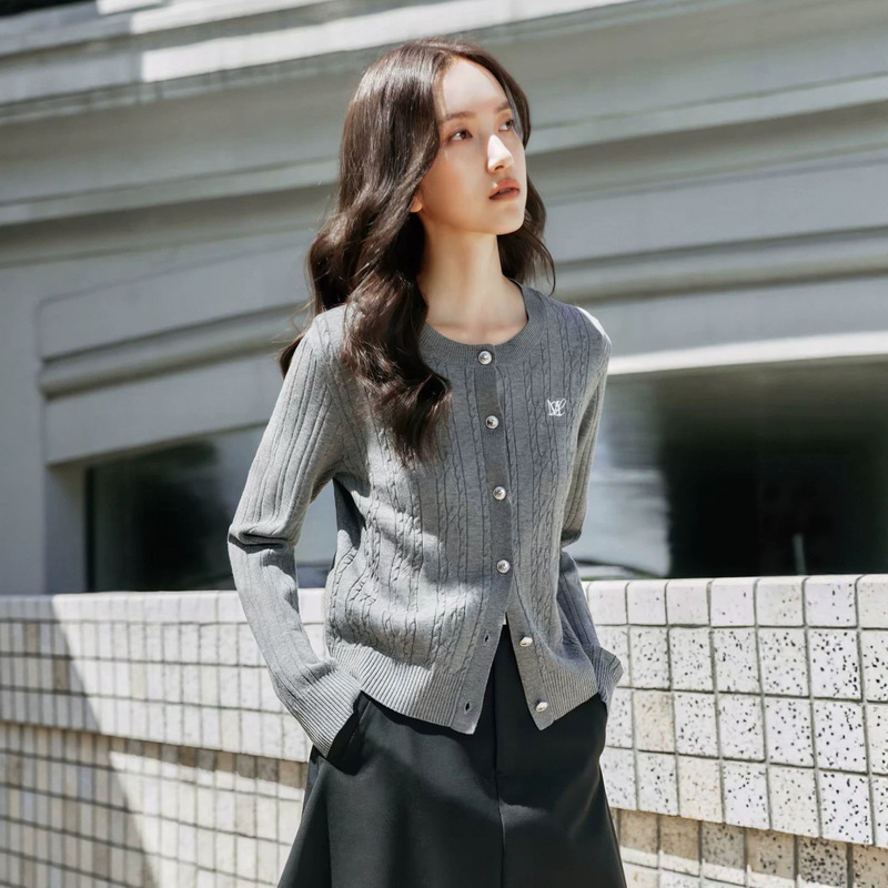 Peacebird Miu Round Neck Cable Knit Cardigan for Women, Autumn Soft Gray Series Sweater Coat Knit Cardigan Peacebird Miu Round Neck Cable Knit Cardigan for Women, Autumn Soft Gray Series Sweater Coat Knit Cardigan
