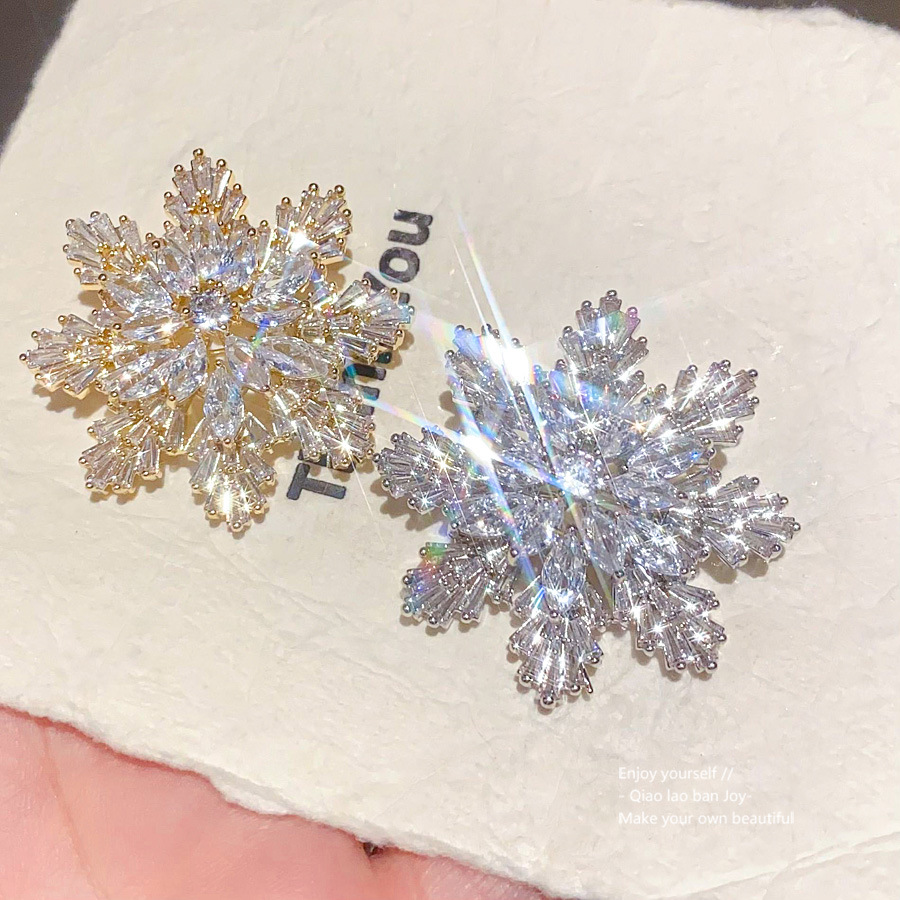 14K Real Gold Electroplated Zircon Snowflake Fashion Brooch Niche Accessible Luxury High-End Corsage Versatile Pin Accessories for Women