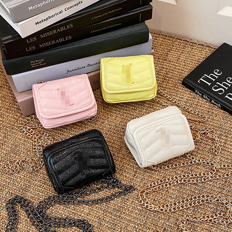 Trendy New Mini Messenger Bag Niche Shoulder Bag Women's Chain Crossbody Bag High-End Quilted Embroidery Small Square Bag