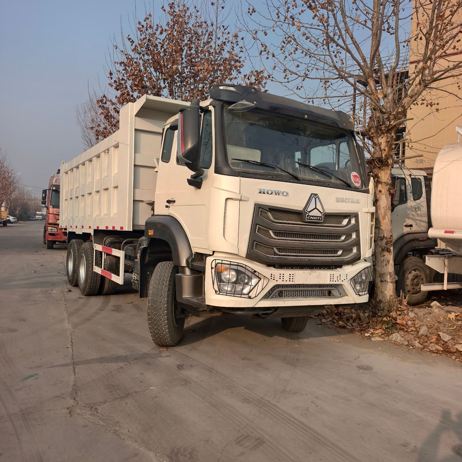 Cross-Border Export of Howo Nx6X4 Dump Trucks, 375 Horsepower, 371 Horsepower, Tipper Trucks, and Earthmoving Trucks Exported to the Middle East
