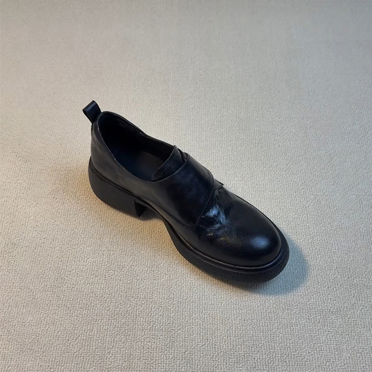 Versión de piel de oveja ~ zapatos de Lefour con suela gruesa Velcro un pedazo de cuero pequeño zapatos de cuero para viajar zapatos de cuero grueso de tacón único para niños