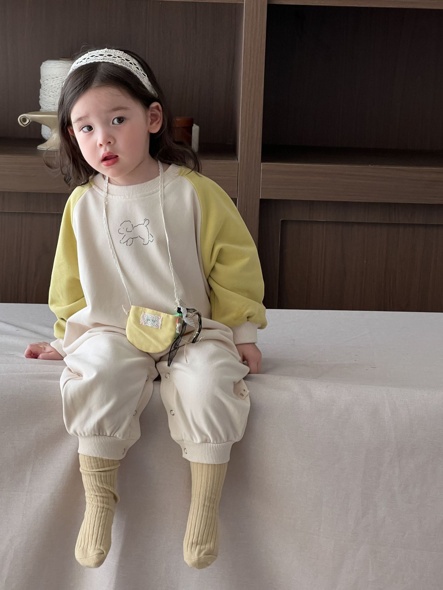 Baby color contrastante camiseta de caída de otoño 2026 bebé caída de otoño ropa infantil coreana ropa de niñas bolsa de color