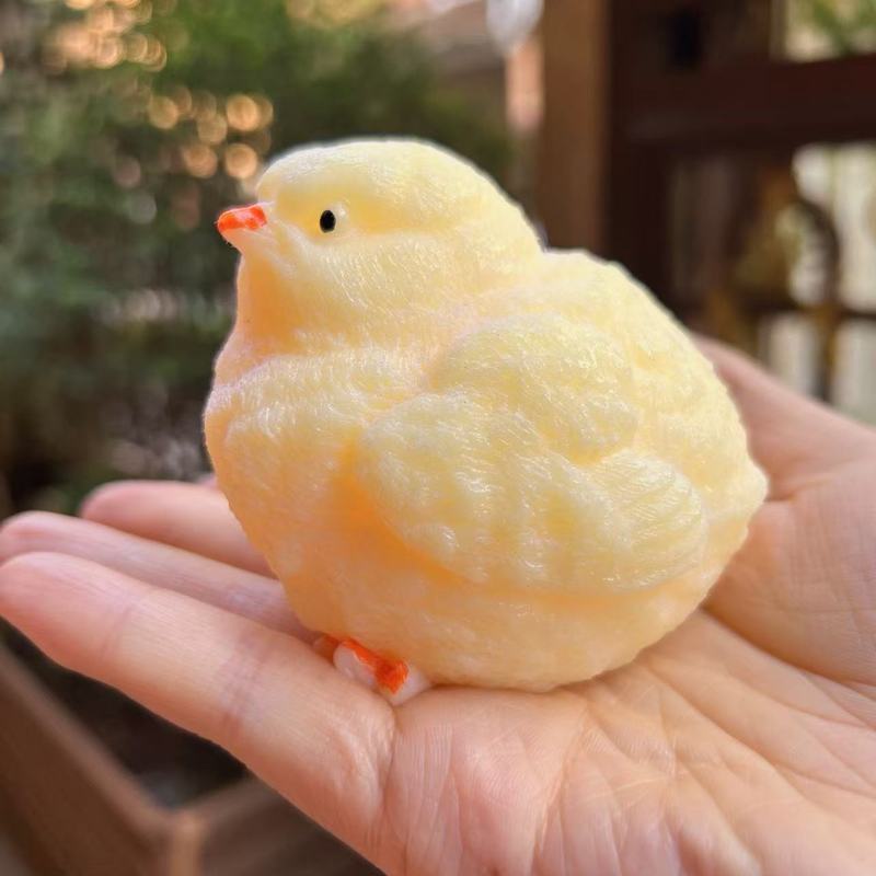 かわいいひよこ型のシリコン製ぬいぐるみ、圧迫感のある感触でストレス解消に最適なグッズです。|undefined