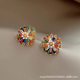 �24K���ɫ�������С�r���ʯ��ᔶ�Ͱ��߼��Еr�о��¶��Ů