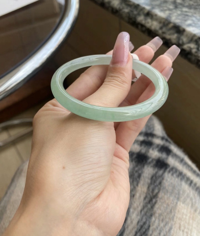 Vòng tay nữ ngọc bích Miến Điện băng nhuộc loại băng nổi hoa cũ hố đá, đường kính 51–64 mm chi tiết 5