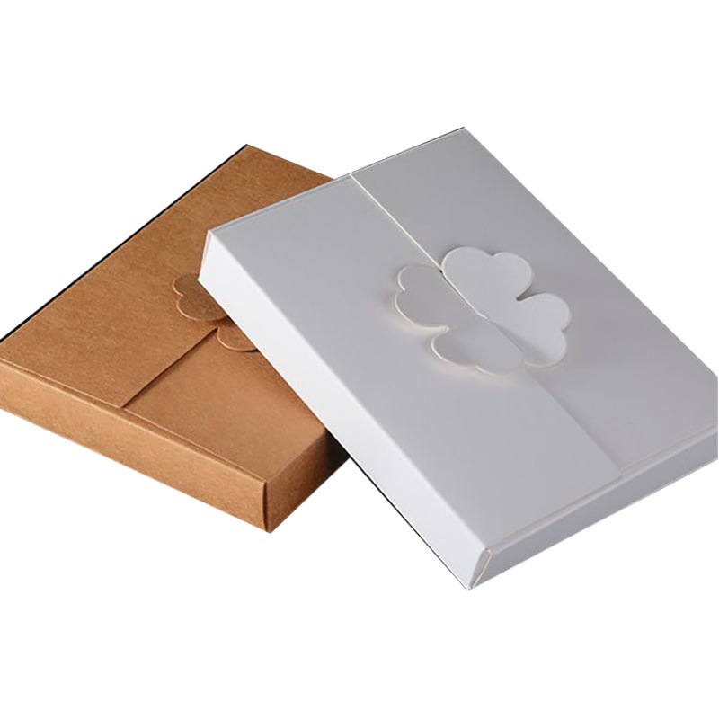 Caja de cuatro hojas en blanco en stock al por mayor cartón tarjeta blanca caja en blanco papel kraft tarjeta negra tarjeta blanca caja en blanco cartón regalo