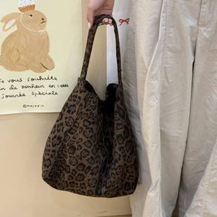 Demi-season retro shoulder bag, capacious one-shoulder bag, shopping bag