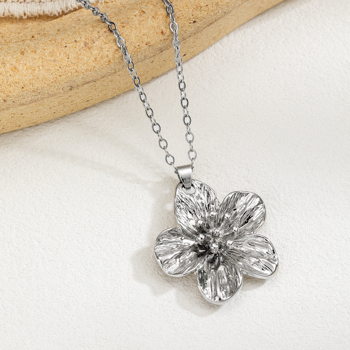 1 Piece Quantity Daily, Shopping Occasion Retro Classic Style Flower Alloy Cable Chain Lobster Trigger Clasp Closure Pendant Necklaces Wholesale