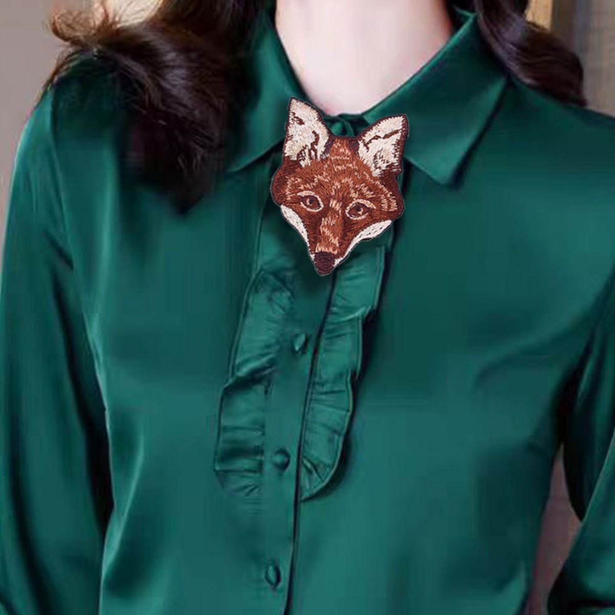 Papillon ricamato con testa di volpe da donna accessorio moda_voghion.com