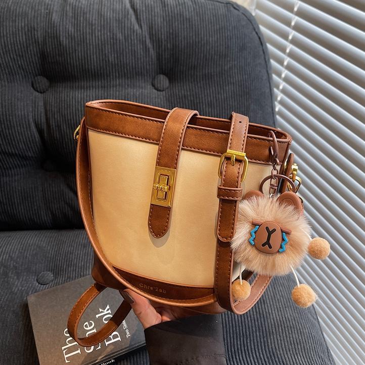 Bolso de cubo de color a juego para mujer 2025 nuevo bolso portátil para axila bolso de mensajero de un solo hombro de moda de alta gama