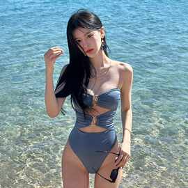 高级纯色感性泳衣2024温泉显瘦遮肚感复古度假法式新款泳装抹胸夏