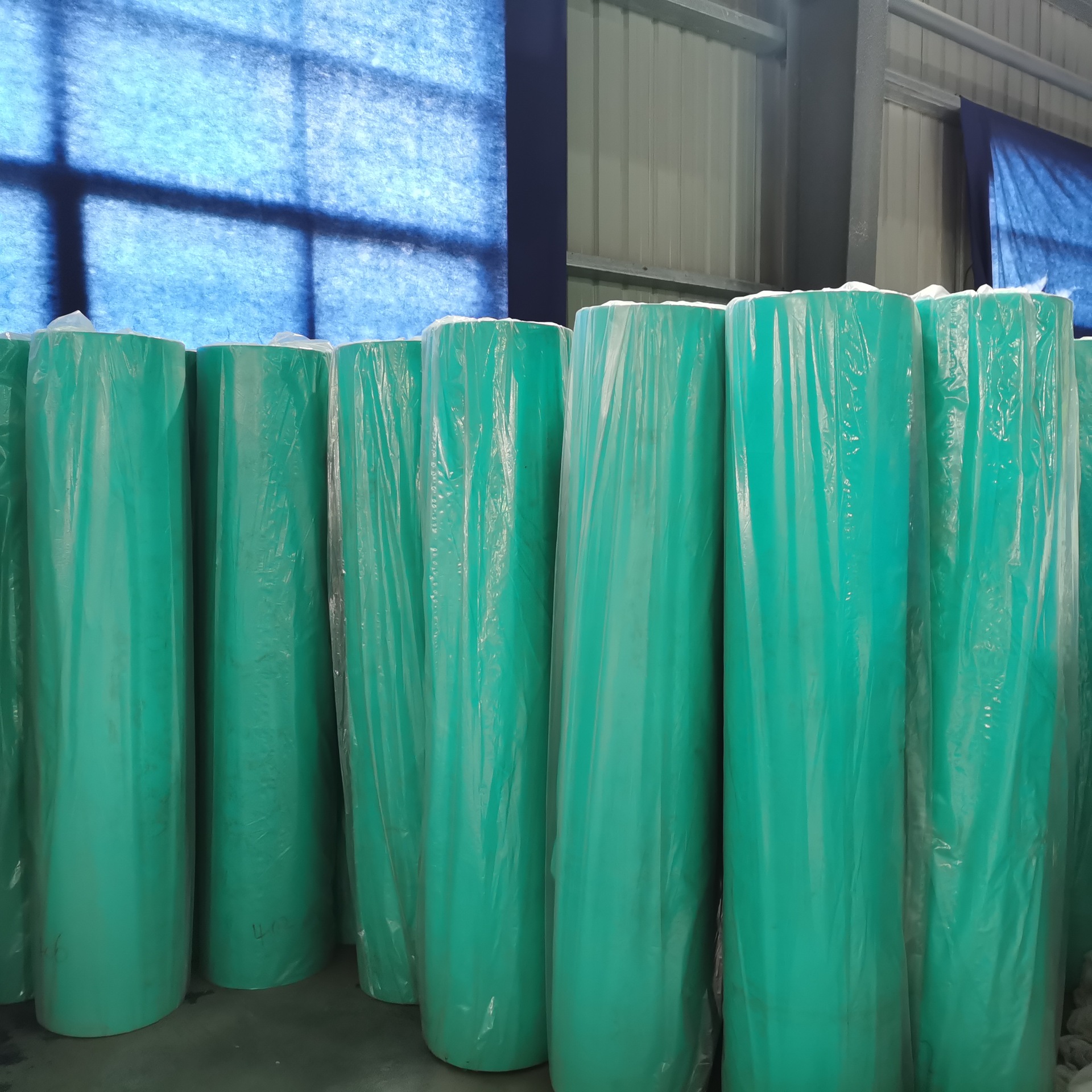 大量批发防水透气隔离衣无纺布 植物防冻套无纺布 50g绿色