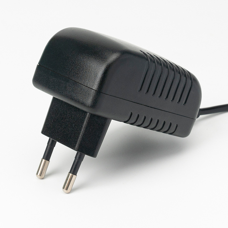 厂家直销8.4V1.5A充电器 LED监控按摩器直流风扇路由器电源适配器