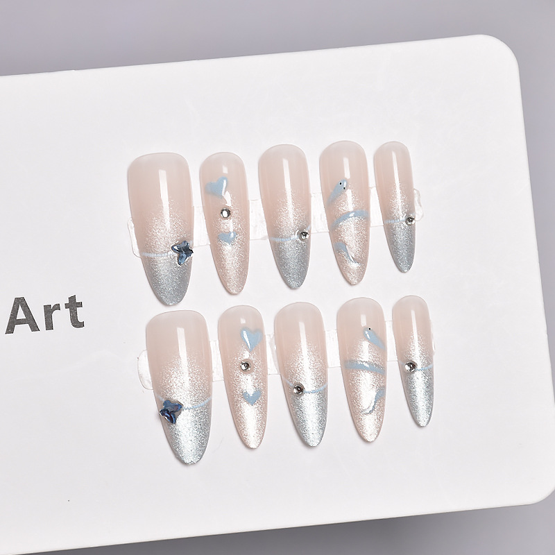 2025 verano nuevo producto azul pequeña serpiente nail art blind blind blind producto terminado al por mayor parche largo de uñas de almendra