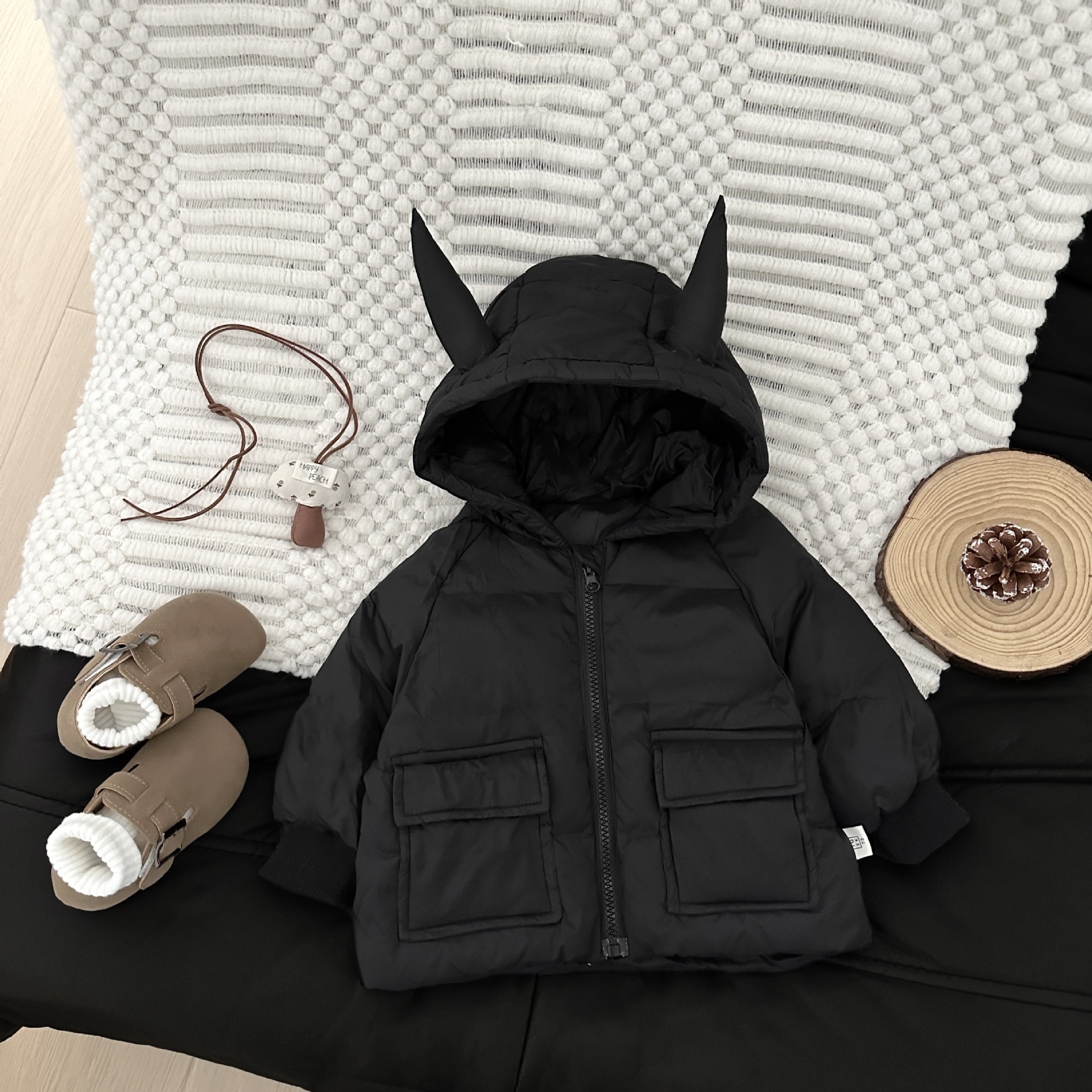 Cool and guapo chaqueta de invierno para niños 2025 nuevo bebé ropa de estilo extranjero, ropa de abrigo cálido para bebés, ropa de abrigo blanca, moda