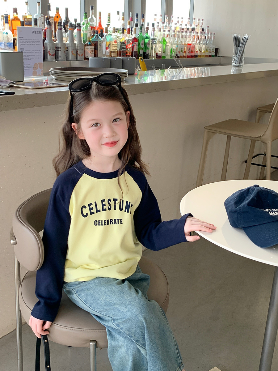 Camiseta de manga larga para niñas, estilo nuevo 2025, camiseta raglán de manga larga para bebés con estampado de letras