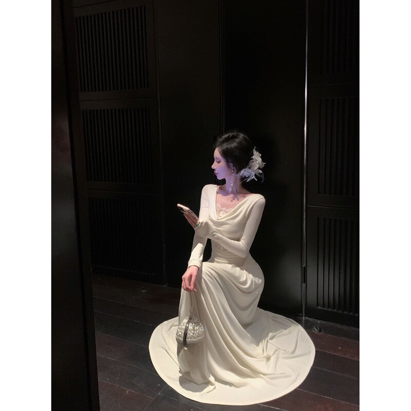 Autumn and winter gentle style, fleece-lined knitted long-sleeve dress, pleated long skirt, off-white tulle, slim fit, other brands Autumn and winter gentle style, fleece-lined knitted long-sleeve dress, pleated long skirt, off-white tulle, slim fit, other brands