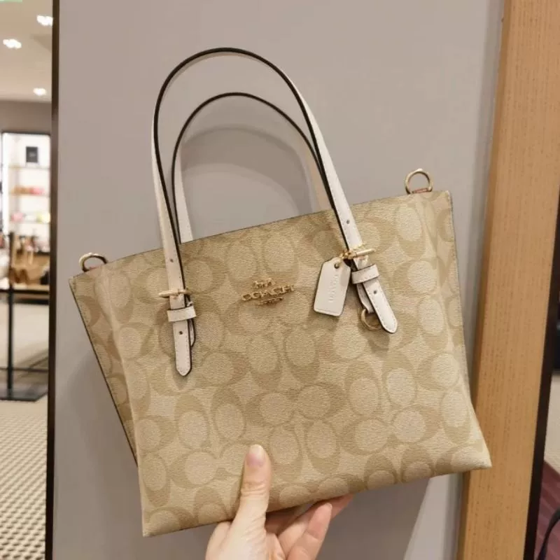 Capacious fashionable universal one-shoulder bag