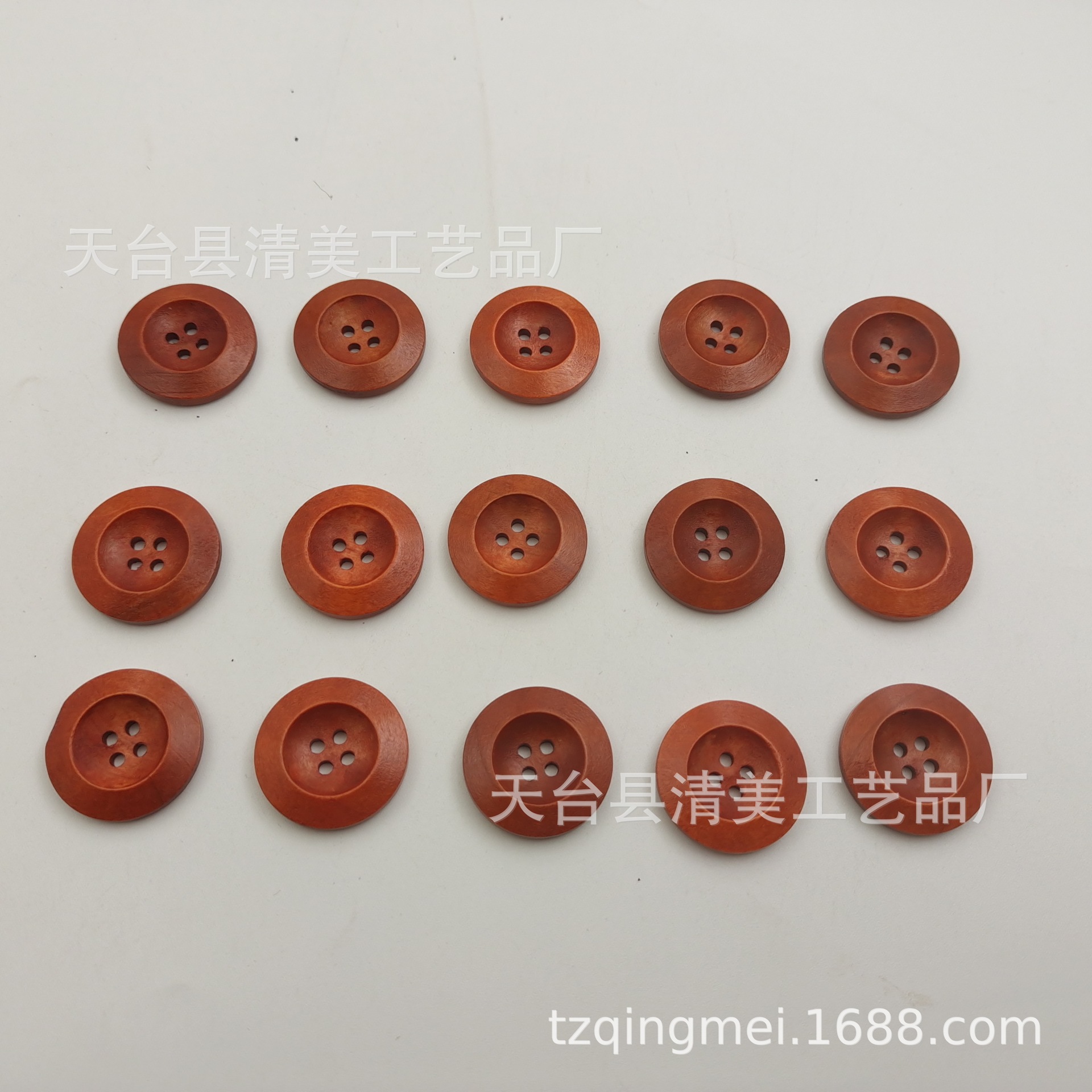 Botón de madera de ala ancha de cuatro ojos de 25mm Color de madera/marrón/color café oscuro 50 piezas por paquete