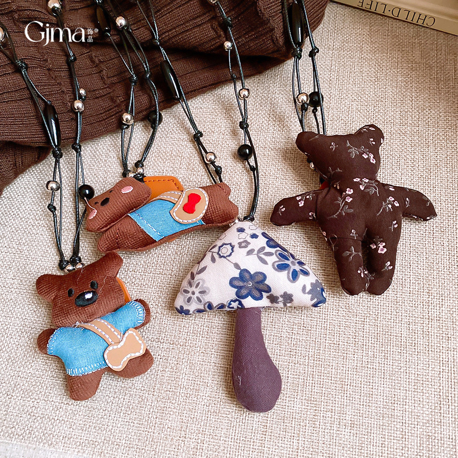 卡通可爱布艺小熊吊坠项链轻奢高级感毛衣链时尚个性复古项饰批发