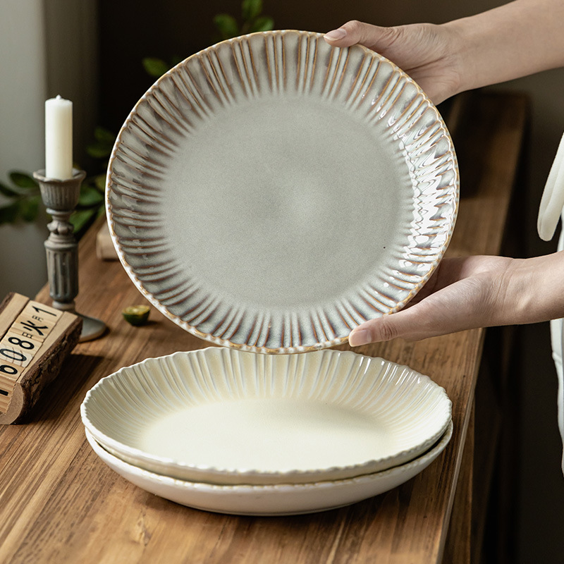 Plato de cerámica de borde exquisito platos de cubierta al por mayor platos redondos retro en relieve platos de platos caseros platos de restaurante