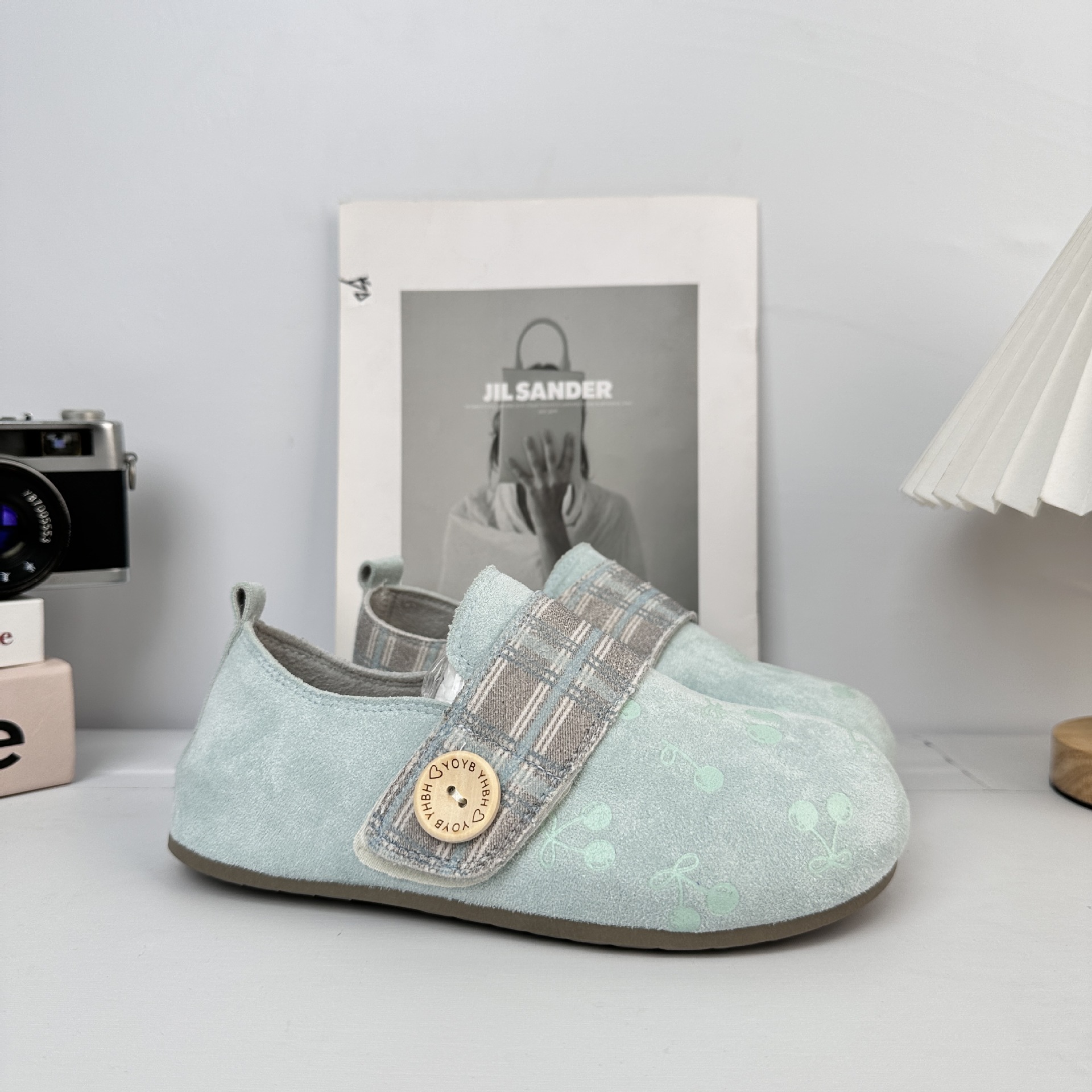 Far Bo Bo Ken zapatos para mujeres 2025 nuevo estilo explosivo con falda universal ligero con un pie zapatillas casuales planas