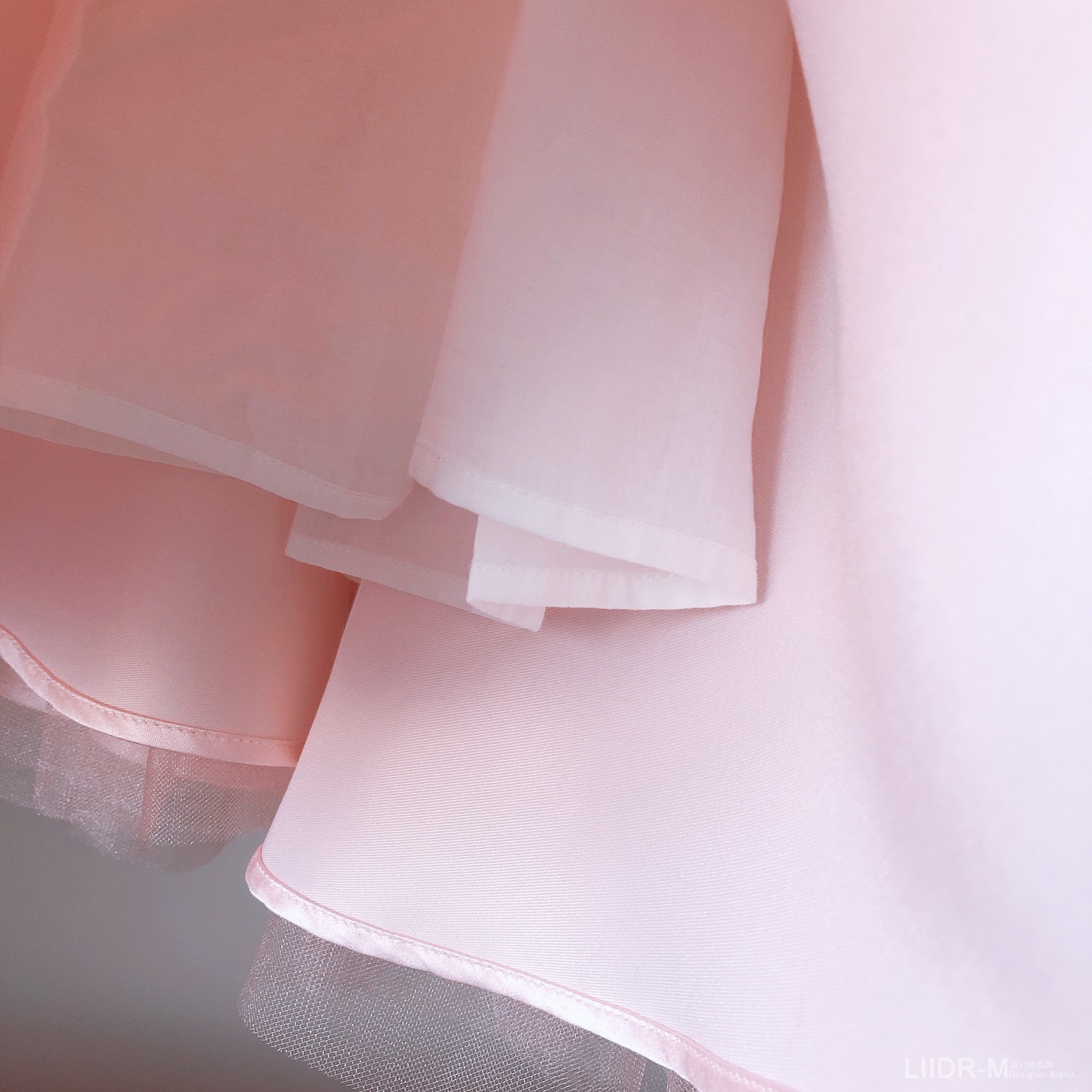 Abito da cerimonia per bambina con decorazione di perle_voghion.com