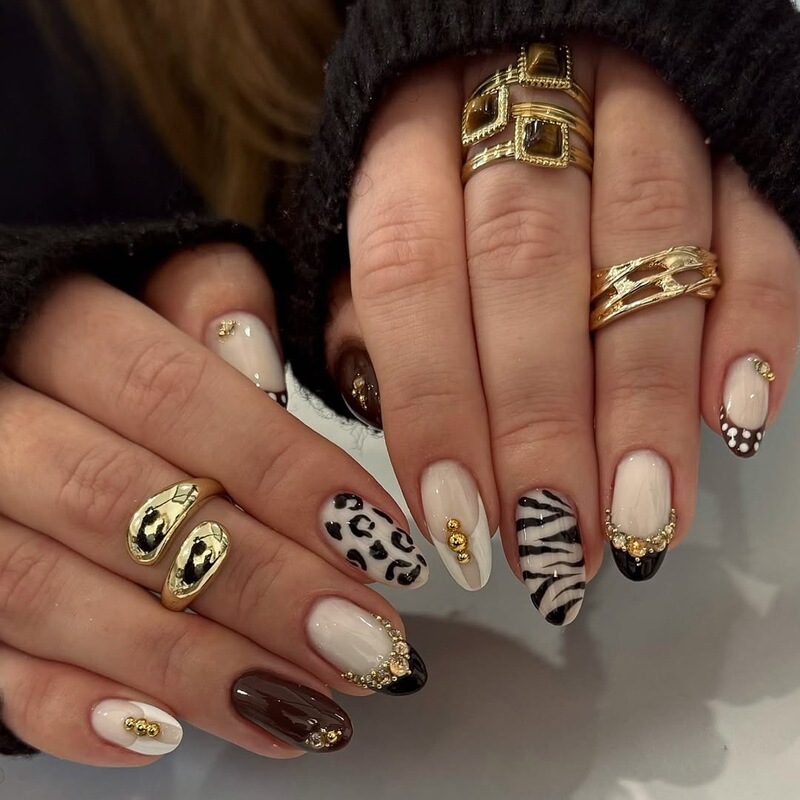 Autumn and winter Maillard leopard print and zebra print press-on nails in milky white and brown, French style with gold diamonds, oval nail pieces in coffee and black contrasting colors Autumn and winter Maillard leopard print and zebra print press-on nails in milky white and brown, French style with gold diamonds, oval nail pieces in coffee and black contrasting colors