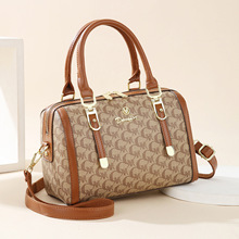 �߼��Еr�К��|Ůʿ�����2025�¿��������ʿ�D���^���ϰ�ͨ�ڰ�