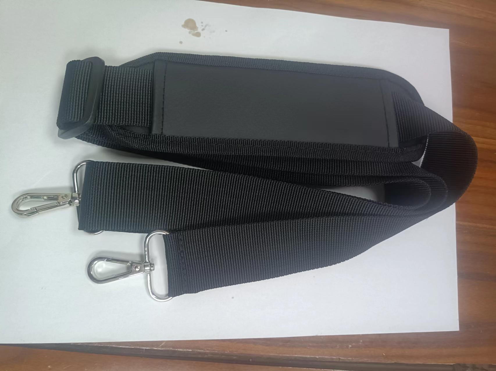 검은 색 38*130mm 금속 버클 가죽 어깨 패드