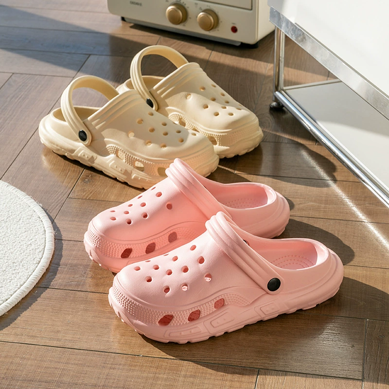 Модные глянцевые сабо A719