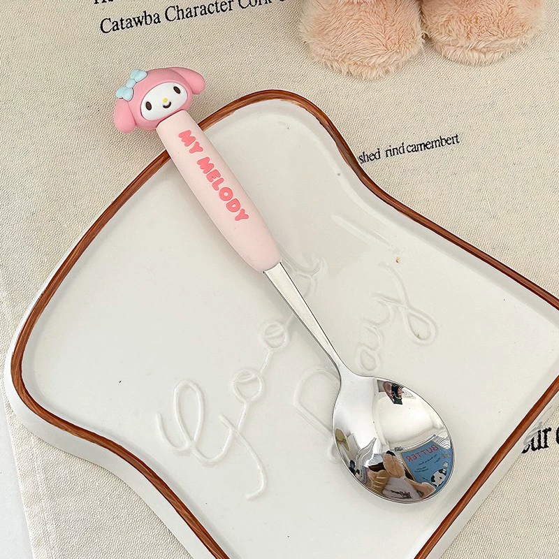 Милый набор столовых приборов Sanrio — набор из 3 предметов: ложка, вилка и палочки из нержавеющей стали 304 с ручками-персонажами