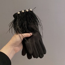 赫本风轻奢洋气鸵鸟毛珍珠法式复古加绒加厚可触屏女羊绒分指手套