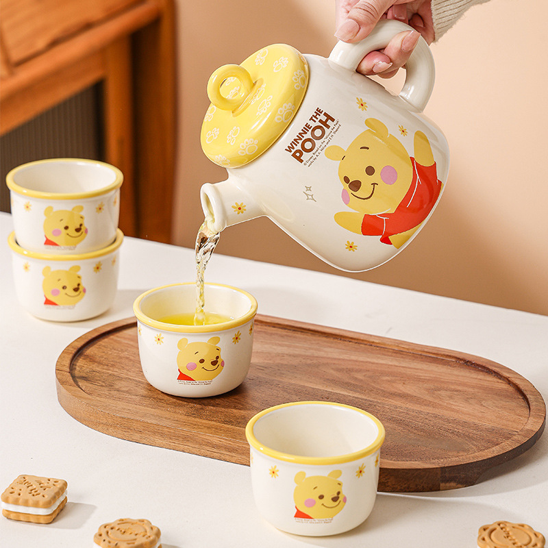 Disney Strawberry Xiong Jinchu tetera una olla de cuatro tazas con bandeja caja de regalo set de té regalo ligero lujo