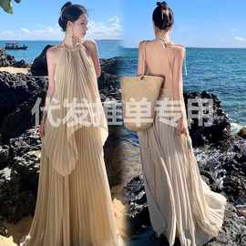 海边度假连衣裙大露背