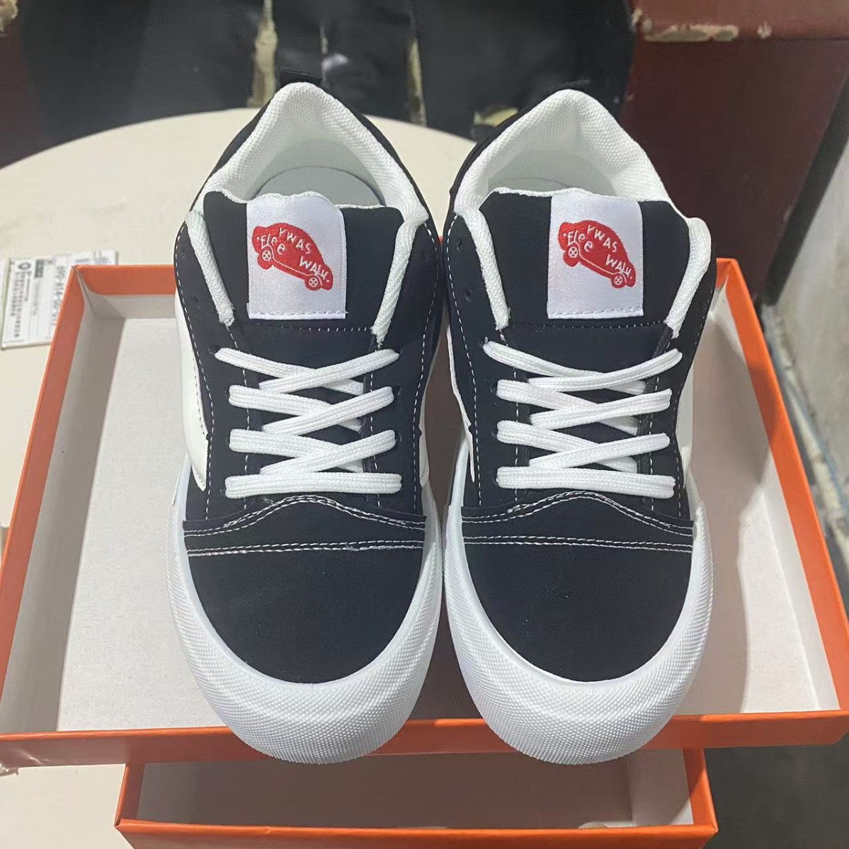 Zapatillas gruesas blancas y negras, zapatillas unisex de caña baja, zapatillas de estudiante, zapatillas casuales de moda estilo americano para parejas, zapatillas de suela gruesa.