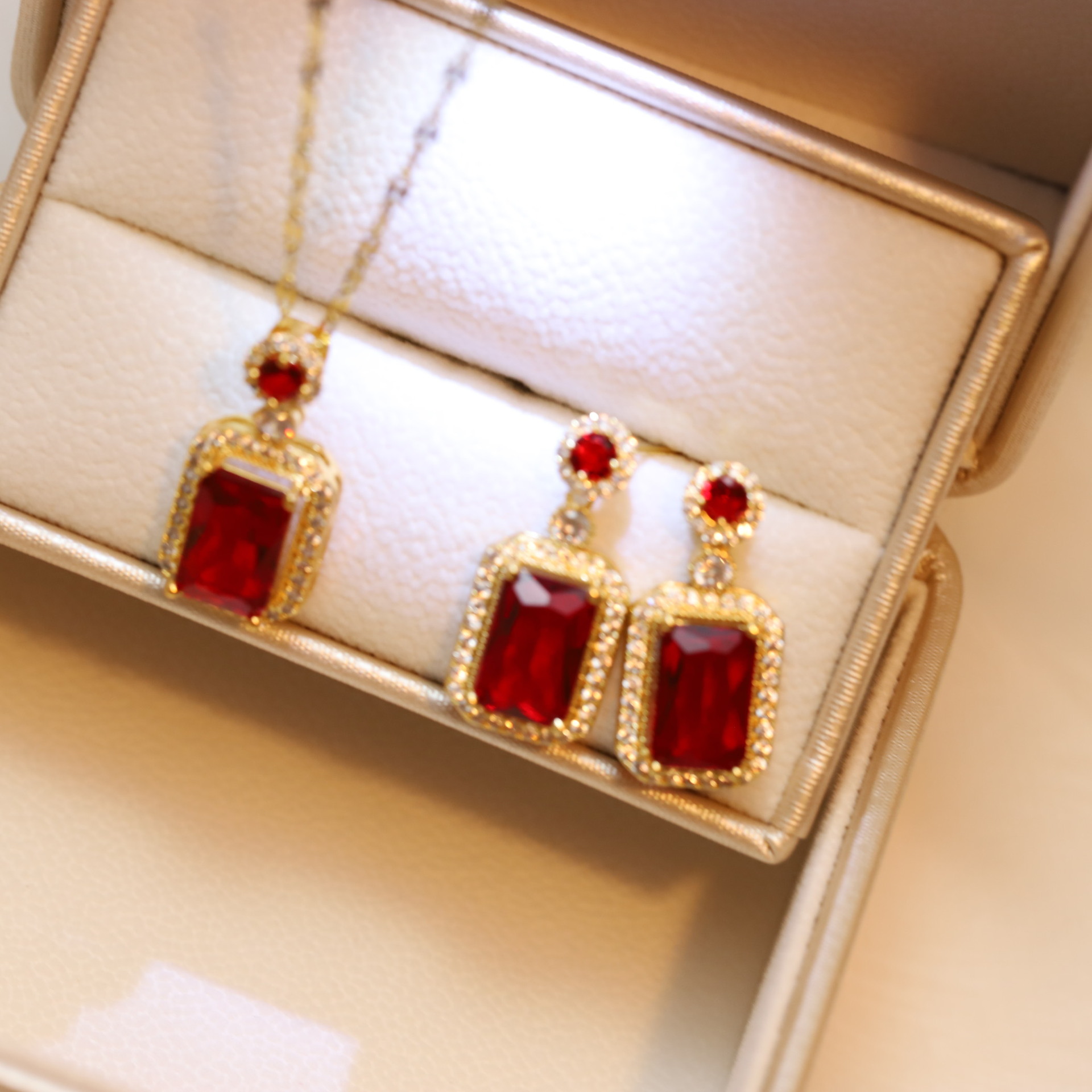 Retro Geometric Titanium Steel Inlay Zircon Pendant Necklace 1 Piece