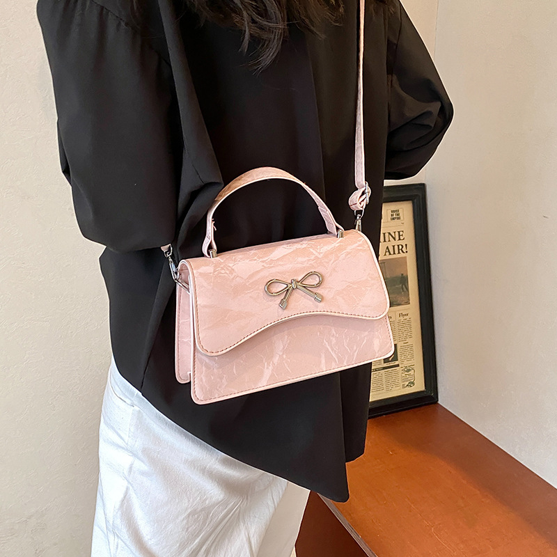 2024 bolso pequeño nuevo estilo mariposa hermosa bolso de mano estilo de moda personalidad ocio nicho bolso pequeño chain backpack