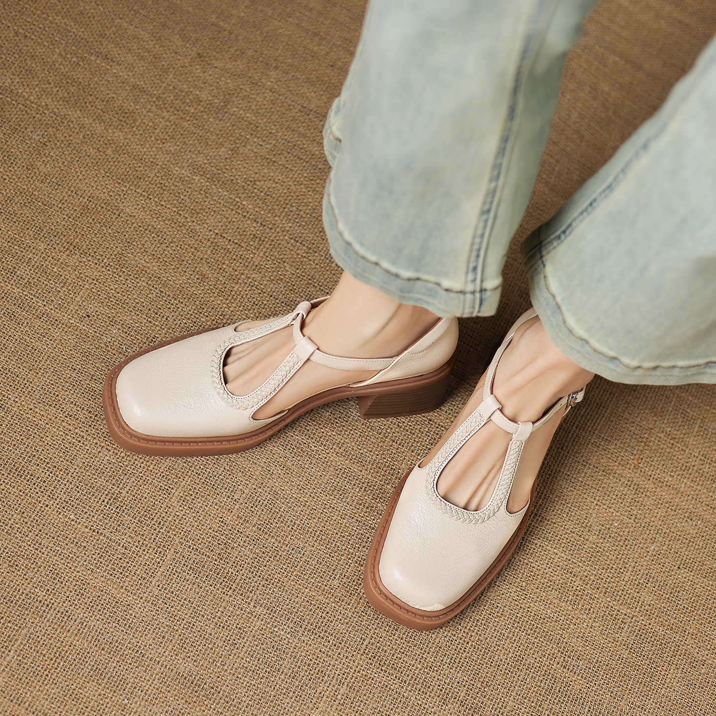 Sandal cao gót nữ mũi vuông quai chữ T đế dày — màu trắng ngà