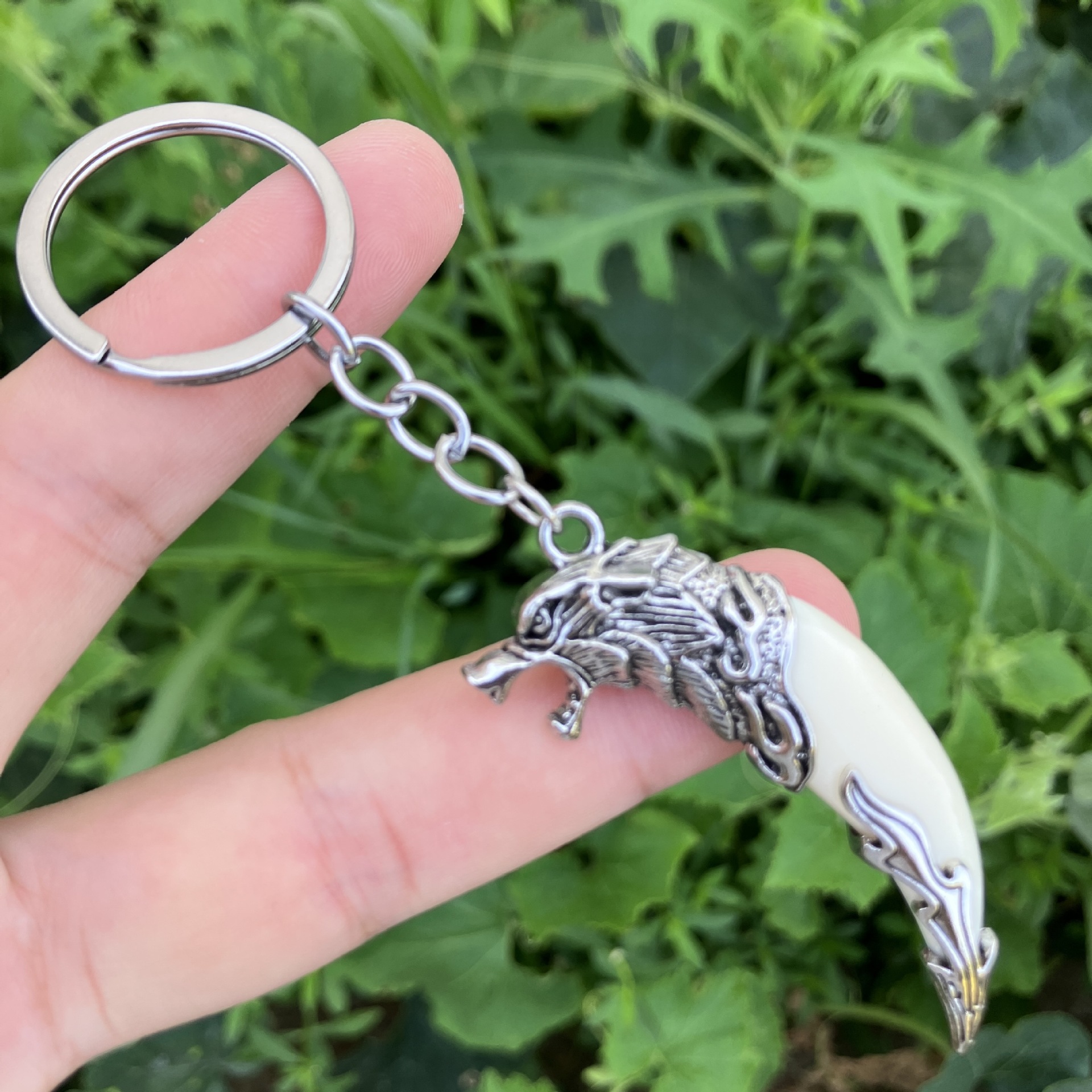 Wolf Tooth Pattern Hip-Hop Wolf Tooth Metal Men's Bag Pendant Keychain