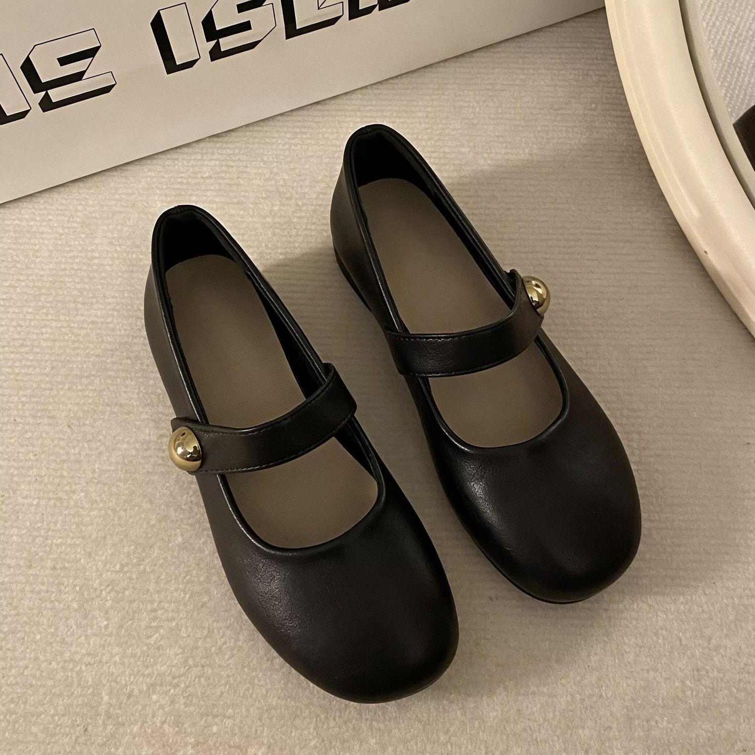 2026 nueva primavera y verano francés de color sólido con falda suave con una parte inferior redonda de zapatos de moda de Mary Jane