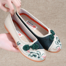 严秋新款老北京布鞋女鞋平底绣花鞋牛筋底中老年软底一脚蹬妈妈鞋