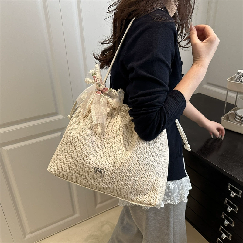 Capacious bucket, one-shoulder bag, straw beach fashionable shoulder bag, city style