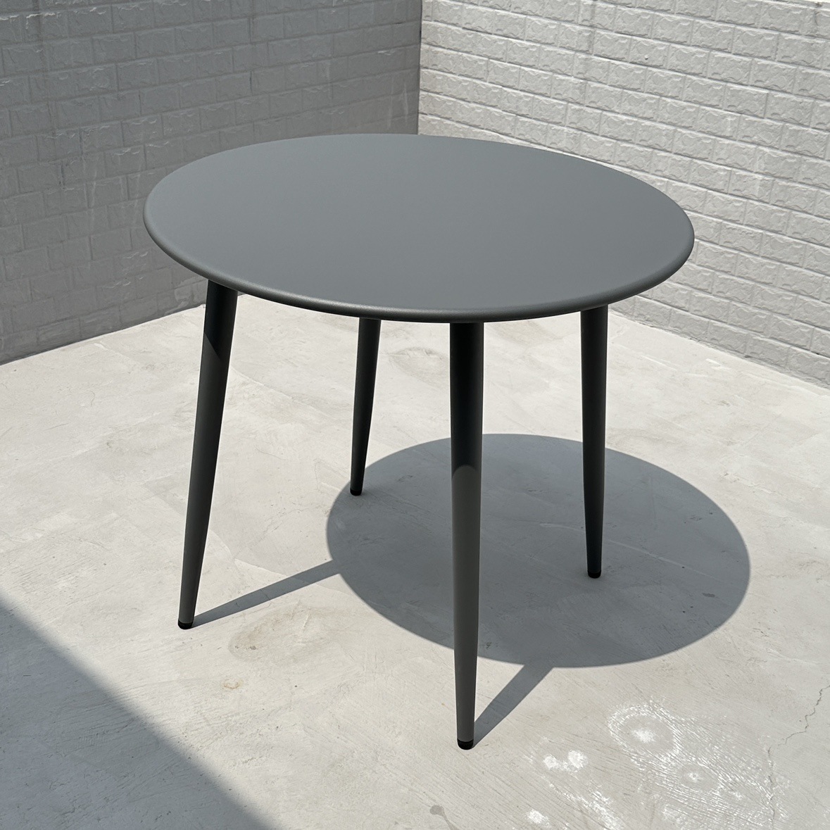 Mesa redonda de acero al carbono impermeable para exterior, balcón, bar o restaurante