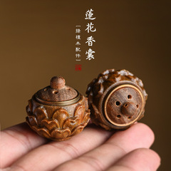 緑檀木の彫刻蓮の花の透かし彫りの香嚢のペンダントの部品は装飾してアイデアの蓮の香嚢のペンダントに合うことができます。