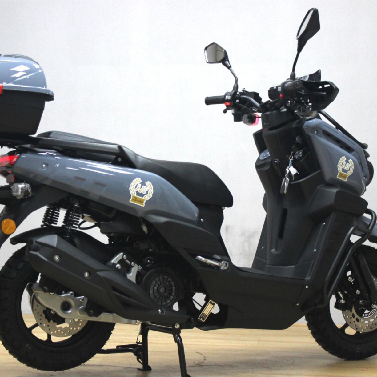 Modelo de comercio exterior 150 pedal tanque de motocicleta 2024 combustible adulto de dos ruedas locomotora todoterreno