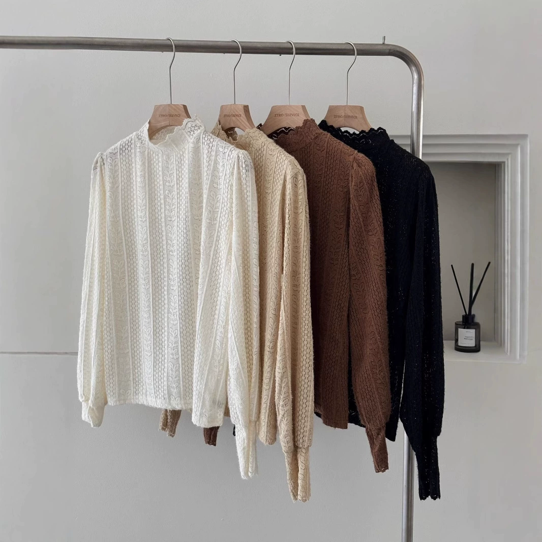 Красота перевернула женскую французскую кружевную нижнюю рубашку с полувысоким воротником с кружевным воротником элегантный дикий топ с длинными рукавами осенью и зимой